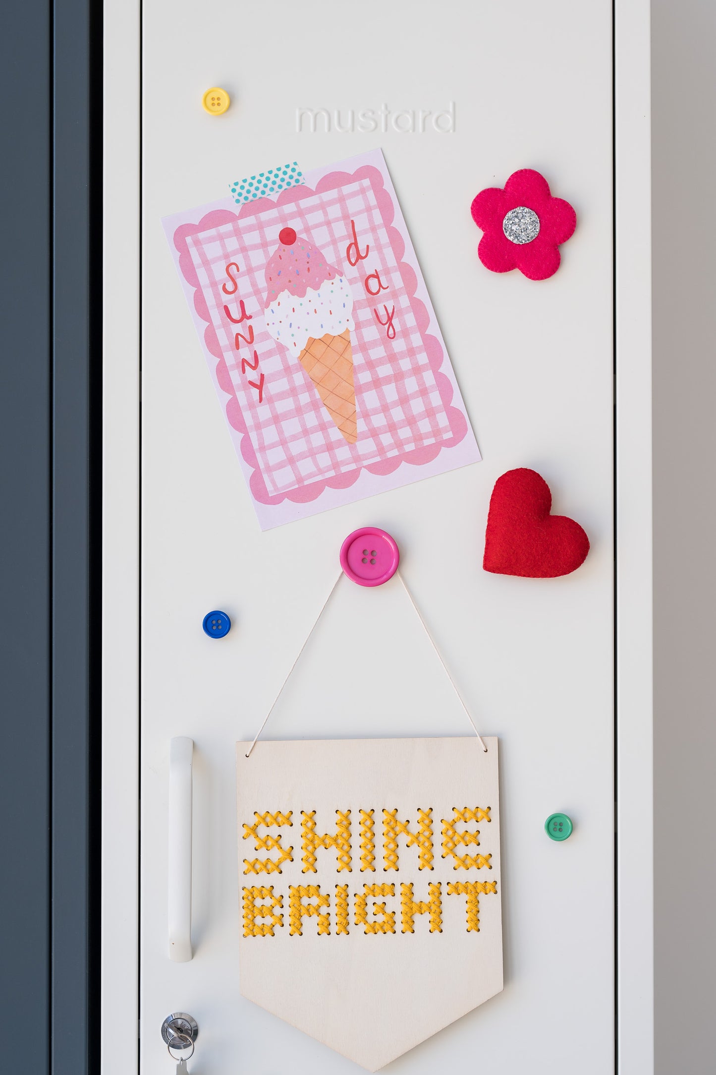 LOVELY BUTTON UPS ® Colourful 01 Button Wall Hooks – 38mm Decor Dots, Set of 4